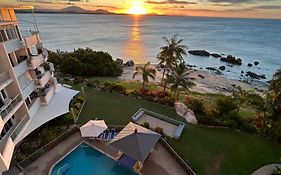 Coral Cove Apartments - Absolute Beachfront Resort Bowen